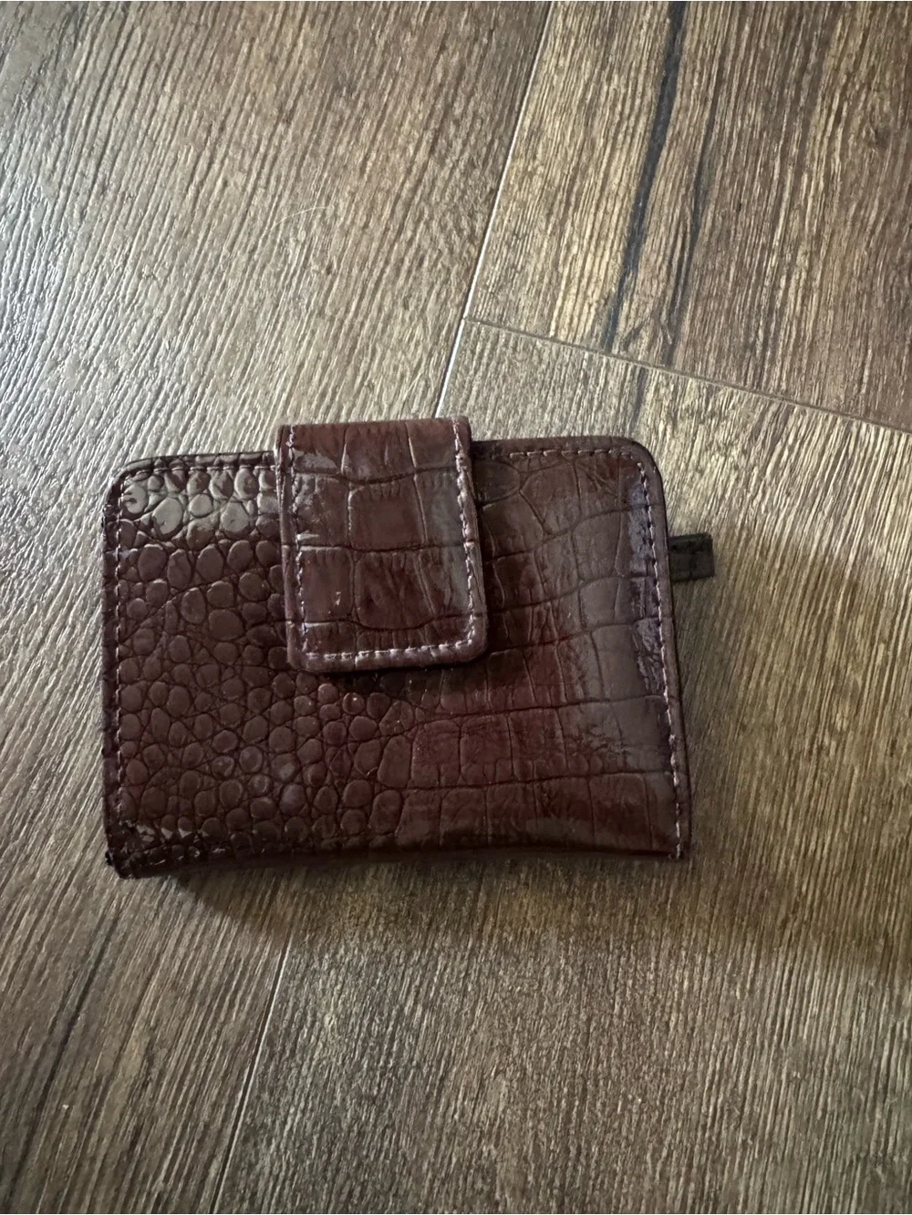 Women’s Croc-Texture Leather Wallet - Brown